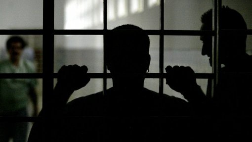 Covid-19: Prisões e Centros Educativos com 374 casos positivos - DGRSP