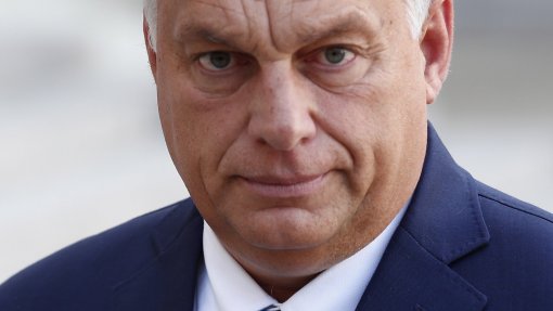 Líderes da UE discutem hoje bloqueio liderado por Orbán a plano de relançamento