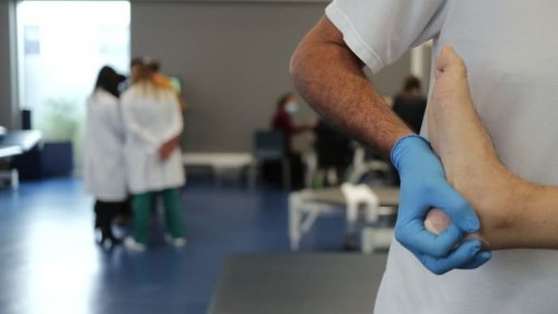 Covid-19: “Projetam-se” é o apelo de quem &quot;arrumou&quot; o vírus e iniciou a luta da reabilitação