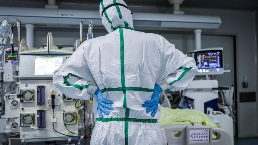 Covid-19: Pelo menos 1,350 milhões de mortos no mundo desde início da pandemia
