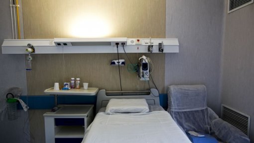 Covid-19: Privados disponíveis para desmarcar cirurgias para reforçar camas e UCI