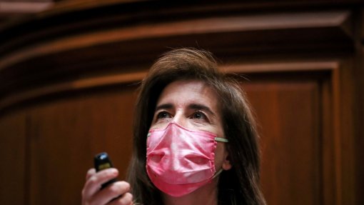 Estado social deve ser a &quot;espinha dorsal&quot; da resposta europeia à crise - ministra