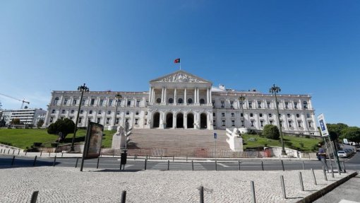 Covid-19: Parlamento debate e vota hoje renovação do estado de emergência