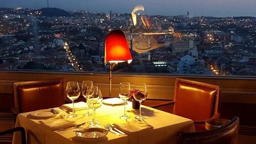 Covid-19: Clientes habituais salvam restaurantes mas cenário é difícil para quem vivia do turismo