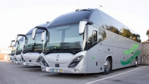Covid-19: Transporte público na AML reforçado com 60 autocarros de turismo a partir de segunda-feira