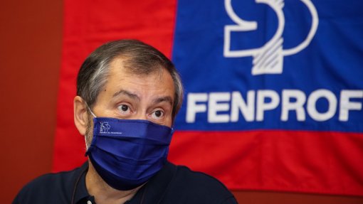 Covid-19: Fenprof ameaça com greve em dezembro caso ministério recuse reunião