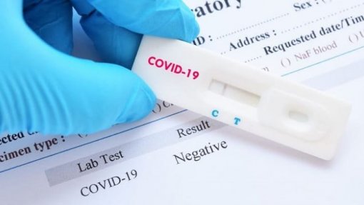 Covid-19: Regulador avisa que só profissionais habilitados podem realizar testes rápidos