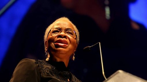 Covid-19: África deve contrariar &quot;tendência egoísta&quot; de países desenvolvidos - Graça Machel