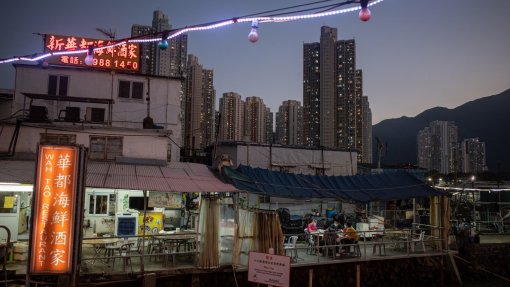 Covid-19: China testa milhões e impõe bloqueios após detetar surtos em três cidades