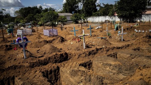 Covid-19: Pelo menos 1,388 milhões de mortos em todo o mundo