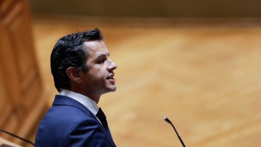 Covid-19: PSD diz que Governo está &quot;sem rei nem roque&quot; nos surtos em prisões e apela a PR
