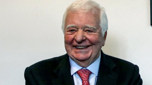 Eduardo Catroga alerta para &quot;vírus ideológico&quot; de BE e PCP