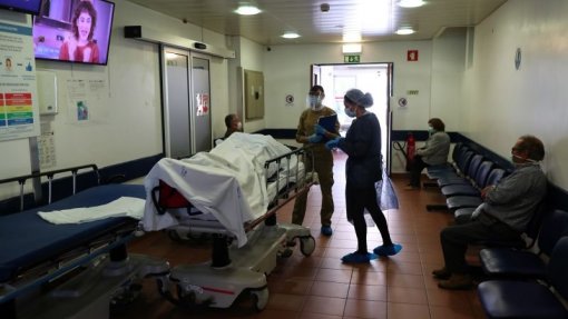 Covid-19: Hospital de Évora tem unidade de cuidados intensivos com “lotação completa”