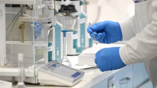 Covid-19: EUA começam a distribuir 30 mil doses de anticorpos experimentais