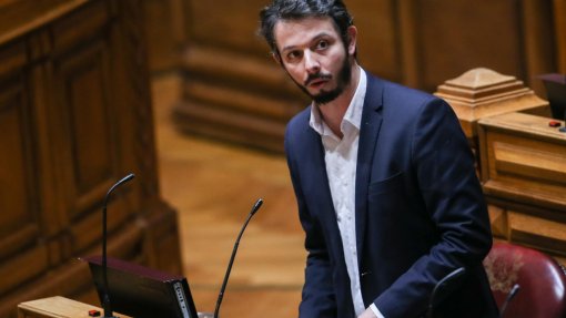 OE2021: BE e PCP acusam PS de se juntar à direita nas políticas de saúde