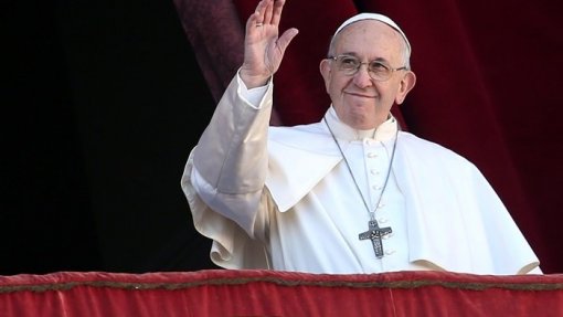 Papa critica em livro protestos contra medidas anticovid e elogia liderança das mulheres