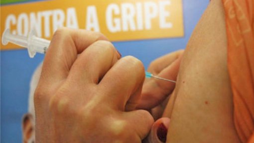 Quase metade dos portugueses de grupos prioritários já tomaram a vacina da gripe