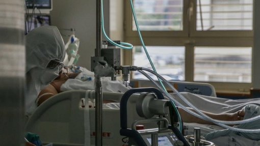 Covid-19: Portugal atinge novo máximo de doentes em cuidados intensivos