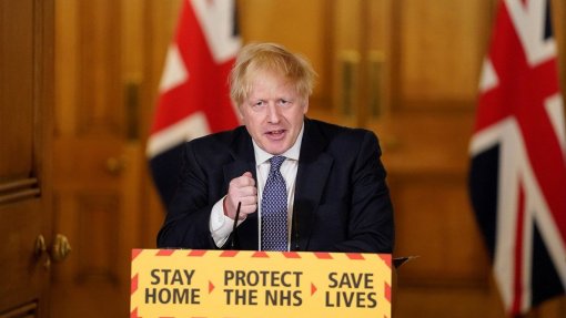 Covid-19: Boris Johnson diz que vacina vai permitir &quot;recuperar vidas&quot;