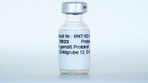 Covid-19: Regulador britânico diz que aprovou vacina Pfizer/BioNTech após &quot;análises rigorosas&quot;