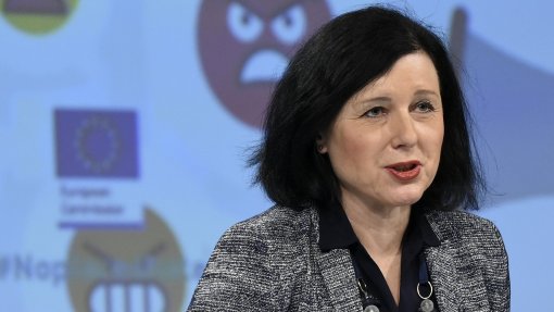 &quot;Ainda acredito que o acordo é possível&quot; para desbloquear orçamento da UE - Věra Jourová