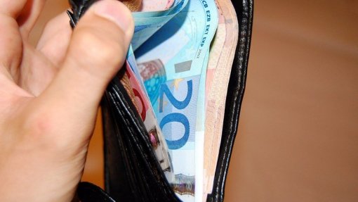 Governo e parceiros sociais discutem hoje salário mínimo para 2021