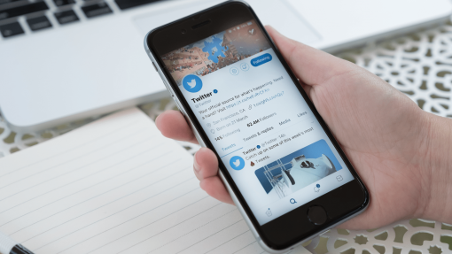 Covid-19: Twitter vai começar a remover desinformação sobre vacinas