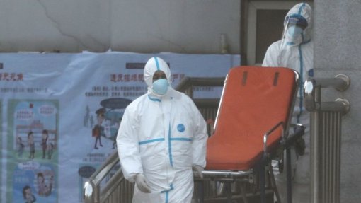 Covid-19: Pandemia já matou 1.718.209 pessoas no mundo - AFP