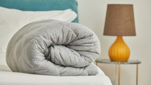 Empresa nacional produz cobertores pesados contra stress e dores musculares