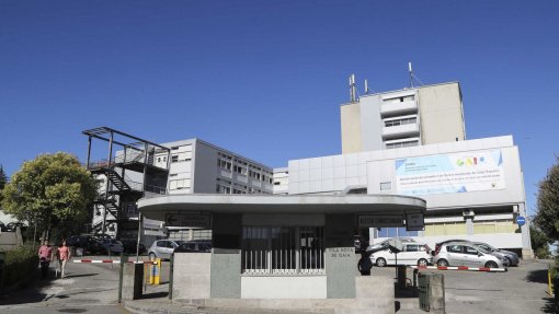 Covid-19: Hospital de Gaia começa na terça-feira a vacinar profissionais