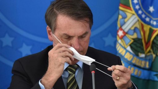 Covid-19: Presidente do Brasil questiona vacinação de quem já contraiu a doença
