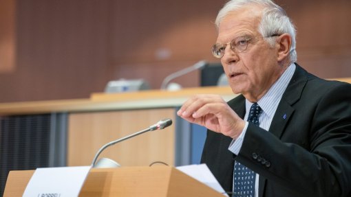 Covid-19: Borrell acusa Rússia de desinformação para vender a sua vacina