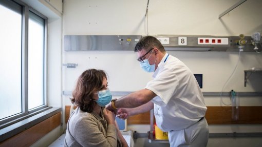 Covid-19: Vacinação no Centro Hospitalar de Lisboa Ocidental arranca terça-feira