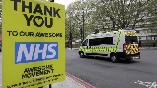 Covid-19: Número de hospitalizados em Inglaterra bate recorde de mais de 20.400