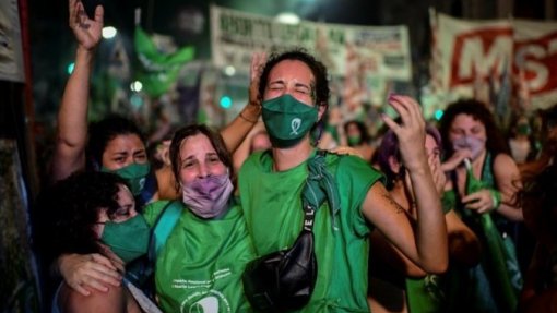 Senado da Argentina aprova projeto-lei sobre interrupção voluntária da gravidez