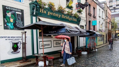Covid-19: Irlanda regressa ao confinamento total às 00:00 de quinta-feira