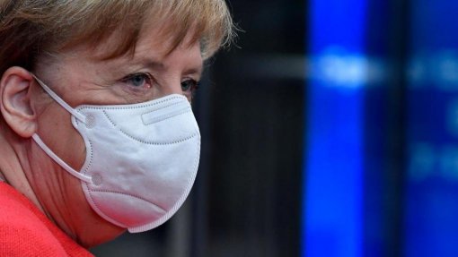 Covid-19: &quot;Crise histórica&quot; vai continuar em 2021 - Angela Merkel