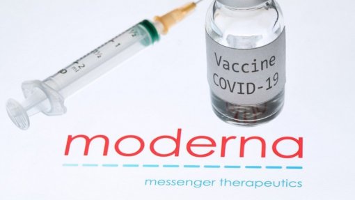 Covid-19: Regulador europeu poderá pronunciar-se hoje sobre vacina da Moderna