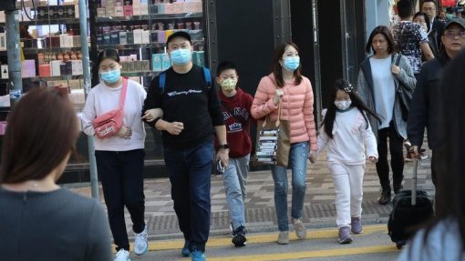 Covid-19: Equipa da OMS esperada na China para investigar origem do vírus