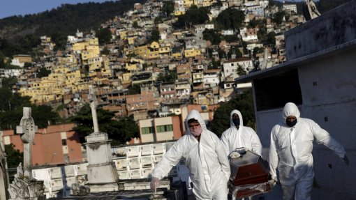 Covid-19: Pandemia já matou pelo menos 1.854.305 pessoas no mundo