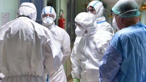 Covid-19: Inquéritos nas duas vagas indicam papel crucial de internistas contra a pandemia