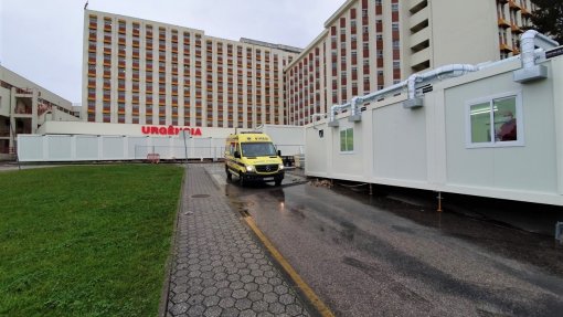 Covid-19: Hospitais de Coimbra aumentam camas disponíveis para doentes estáveis