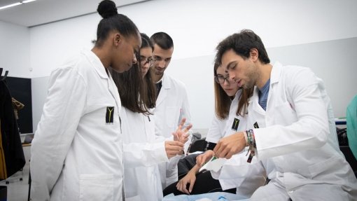 Covid-19: Alunos de Enfermagem em ensino clínico devem ser prioritários para vacinação - Ordem