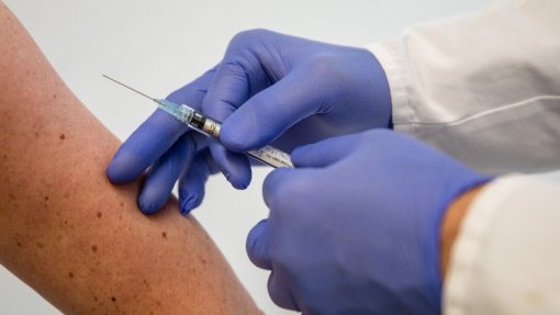 Covid-19: Portugal já administrou 70 mil vacinas contra a covid-19