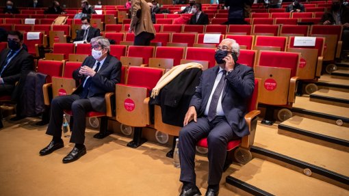 Covid-19: Costa aponta para confinamento geral com horizonte de um mês