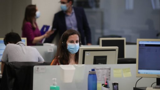 Covid-19: SNS24 atendeu mais de 274 mil chamadas nos primeiros dez dias de 2021