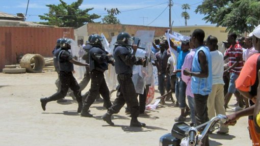 Angola melhora liberdade, mas mantém abusos policiais e repressão em Cabinda - Human Rights Watch