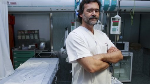 Covid-19: Especialista do S. João defende colaboração crescente entre SNS e privados