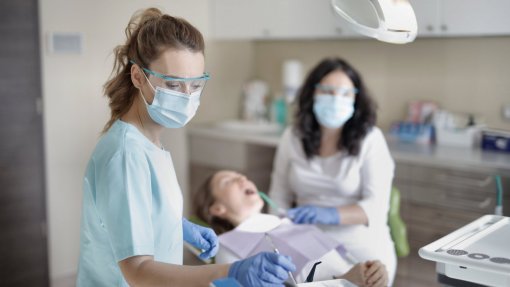 Covid-19: Consultórios e dentistas ficam abertos no novo confinamento