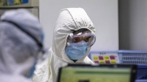 Covid-19: Pandemia já matou quase 1,98 milhões pessoas no mundo - AFP